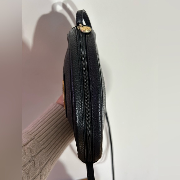 Vintage Fendi Black Crossbody Bag with Gold Detail - Picture 6 of 10
